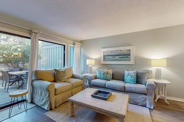 Living room at Hickory Cove 49